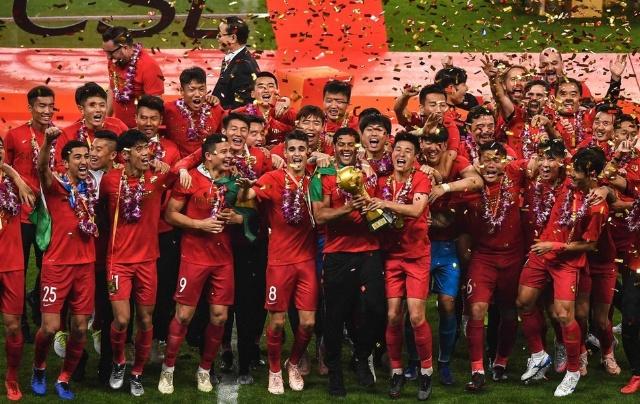 詹姆斯背身单打得分，引领球队节奏