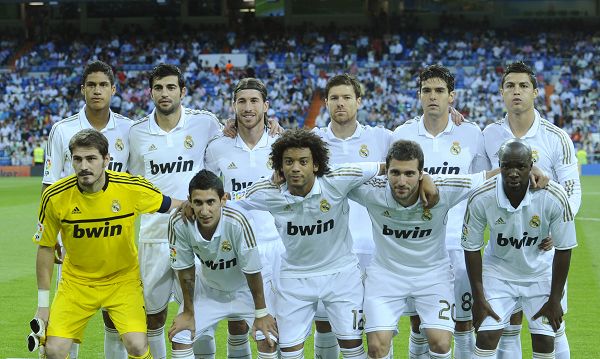 开小会？巴媒：安帅今日训练开始前和维尼修斯交谈了3分钟